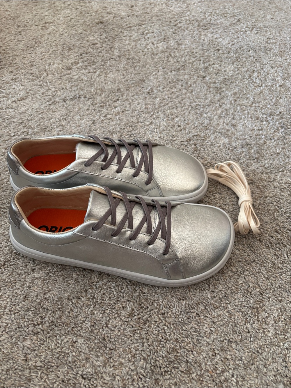 NWOT Origo Metallic Silver Leather Sneakers 8.5